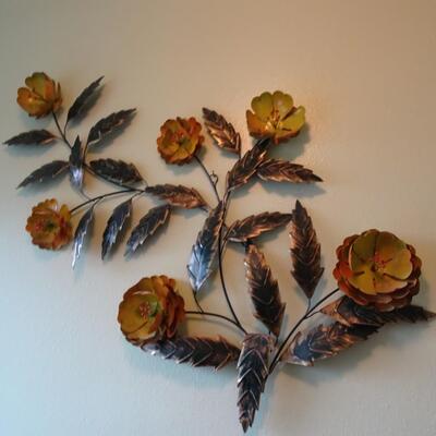 LOT 577. METAL WALL DECOR