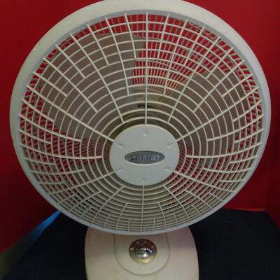LOT 576. TABLE FAN