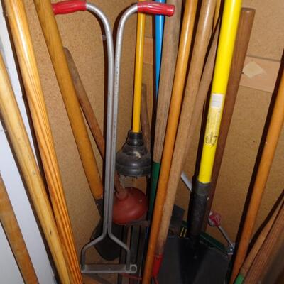 LOT 563. YARD TOOLS AND PUSH BROOM