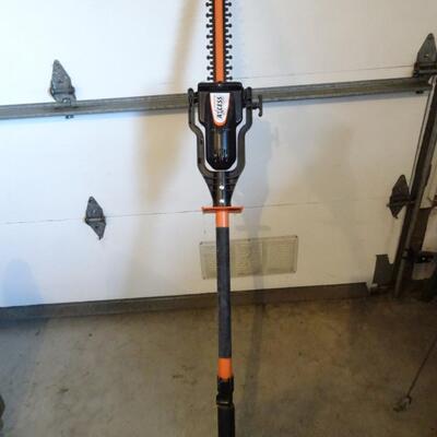 LOT 565. ELECTRIC TRIMMER