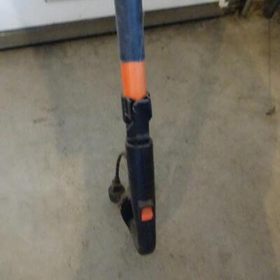 LOT 565. ELECTRIC TRIMMER