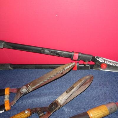 LOT 591. YARD TOOLS