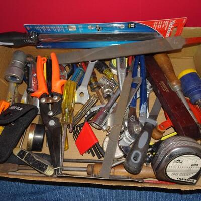 LOT 592. TOOLS