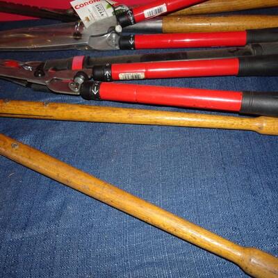LOT 599. YARD TOOLS