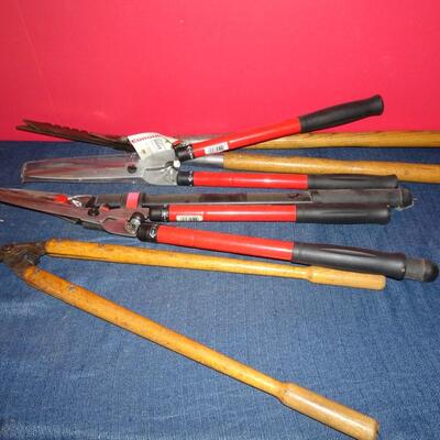 LOT 599. YARD TOOLS
