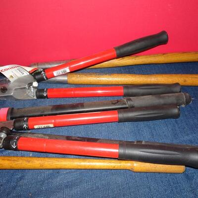 LOT 599. YARD TOOLS