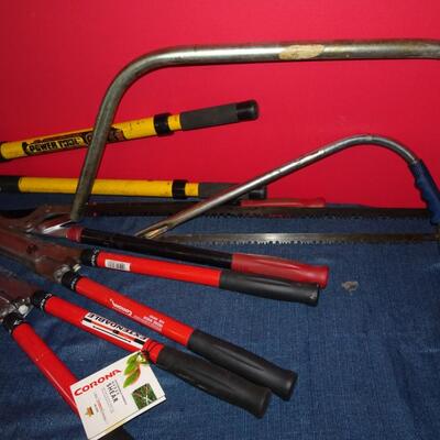 LOT 600. YARD TOOLS