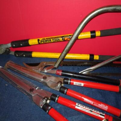 LOT 600. YARD TOOLS