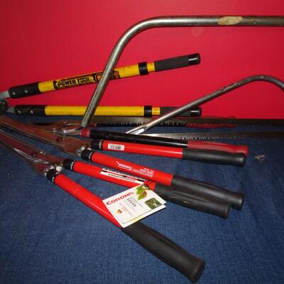 LOT 600. YARD TOOLS
