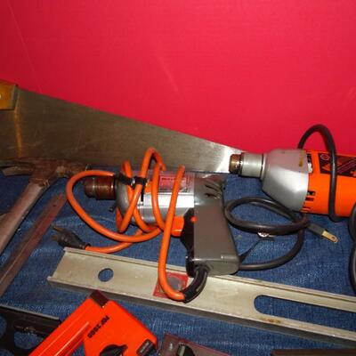 LOT 605. TOOLS