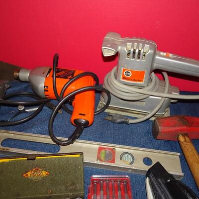 LOT 605. TOOLS