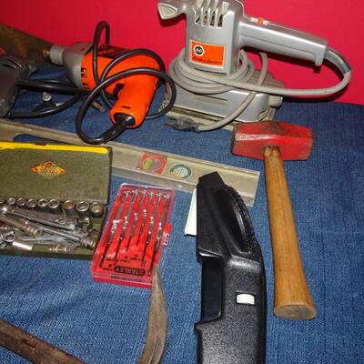 LOT 605. TOOLS