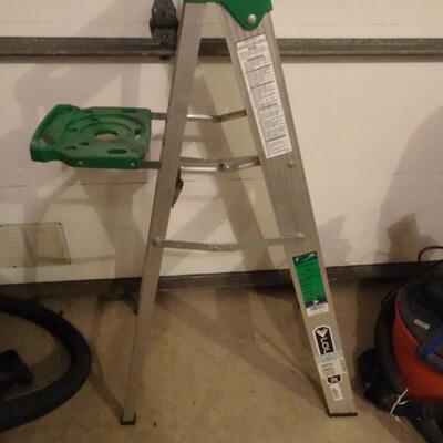 LOT 613. FOUR FOOT LADDER