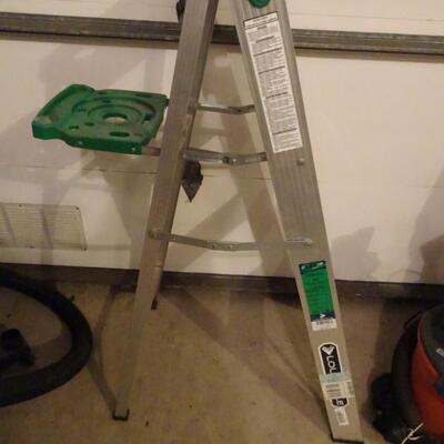 LOT 613. FOUR FOOT LADDER