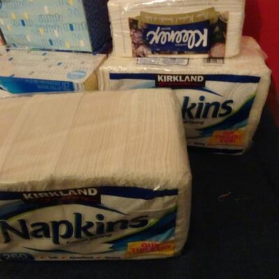 LOT 614. PAPER GOODS