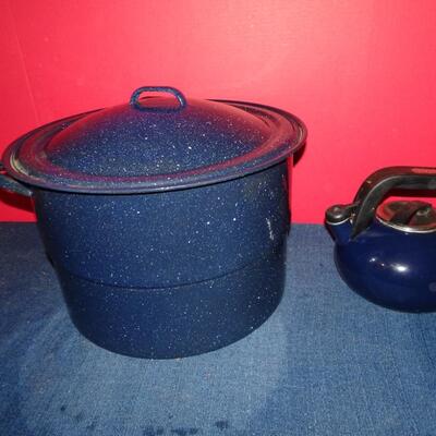 LOT 619. LARGE POT AND TEA KETTLE