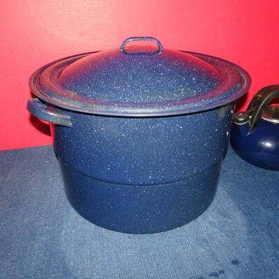 LOT 619. LARGE POT AND TEA KETTLE