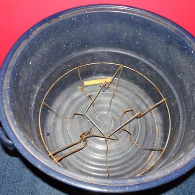 LOT 619. LARGE POT AND TEA KETTLE
