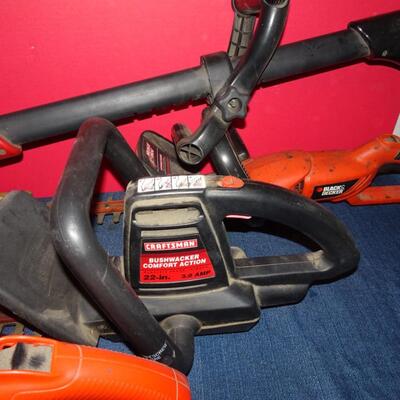 LOT 621. BUSH TRIMMERS AND WEED TRIMMER