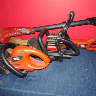 LOT 621. BUSH TRIMMERS AND WEED TRIMMER