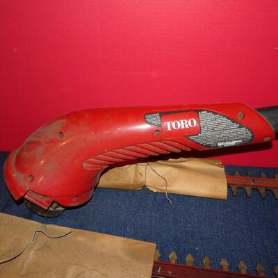LOT 621. BUSH TRIMMERS AND WEED TRIMMER