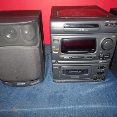 LOT 623. AIWA   CD AND STEREO SYSTEM