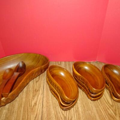 LOT 627. VINTAGE MONKEY POD WOOD BOWLS