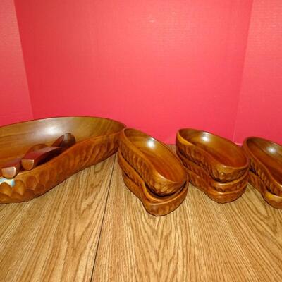 LOT 627. VINTAGE MONKEY POD WOOD BOWLS