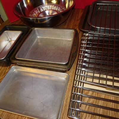 LOT 629.  BAKE WARE AND BOWLS