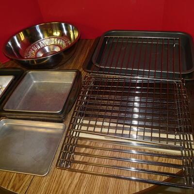 LOT 629.  BAKE WARE AND BOWLS