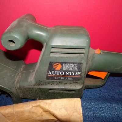 LOT 593. ELECTRIC TRIMMERS
