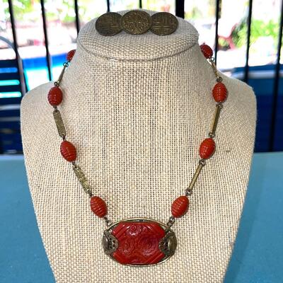 AA  VINTAGE CHINESE EXPORT JEWELRY CARVED CARNELIAN NECKLACE & BRASS BAR PIN