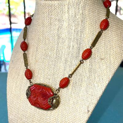 AA  VINTAGE CHINESE EXPORT JEWELRY CARVED CARNELIAN NECKLACE & BRASS BAR PIN