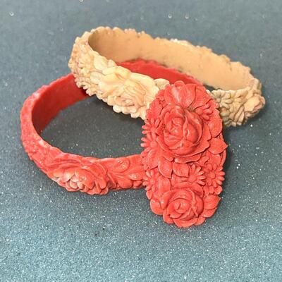 AA  ANTIQUE CARVED CELLULOID BANGLE BRACELETS & DRESS CLIP