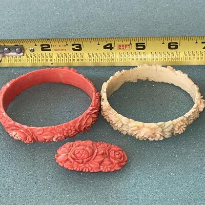 AA  ANTIQUE CARVED CELLULOID BANGLE BRACELETS & DRESS CLIP