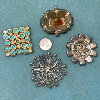 AA  GROUP OF VINTAGE COSTUME JEWELRY RHINESTONE BROOCHES