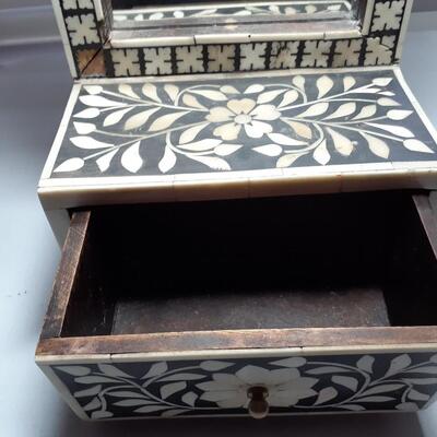 Vintage tiled mirror jewelery box