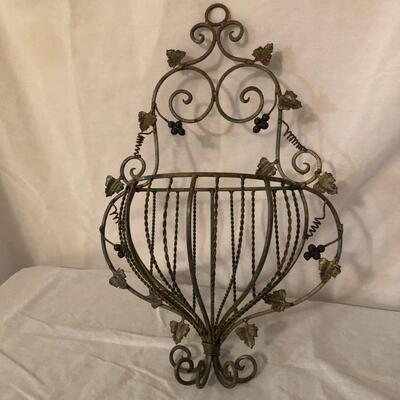 Floral Art & Metal Grape Wall Basket (LR-KM)
