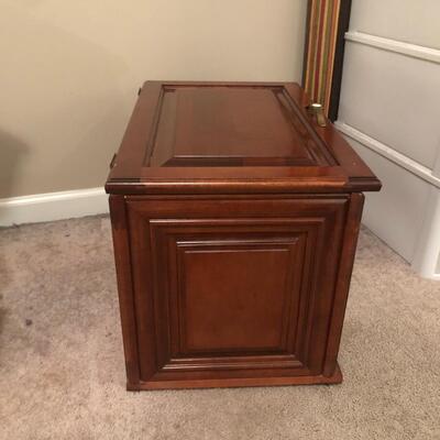 Small Wooden Hope Chest w Hinged Top  (MB-KM)