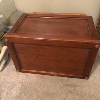Small Wooden Hope Chest w Hinged Top  (MB-KM)