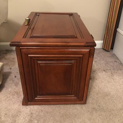 Small Wooden Hope Chest w Hinged Top  (MB-KM)
