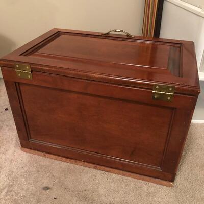 Small Wooden Hope Chest w Hinged Top  (MB-KM)