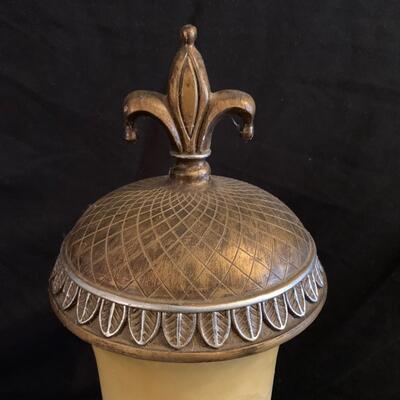 Unique Lidded Glass Lamp and Golden Wall Shelf (DR-HS)