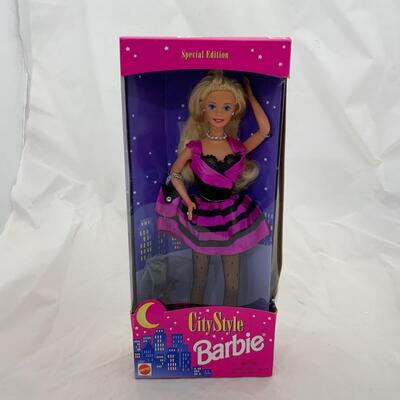 -76- City Style Barbie (1996)