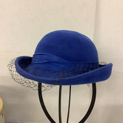 1050 Pair of Women's Hats