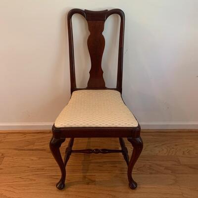 Queen Anne Style Splat Back Chair w/ Framed Biltmore Print & Natural Decor (LR-HS)