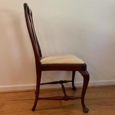 Queen Anne Style Splat Back Chair w/ Framed Biltmore Print & Natural Decor (LR-HS)