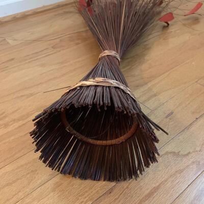 Queen Anne Style Splat Back Chair w/ Framed Biltmore Print & Natural Decor (LR-HS)