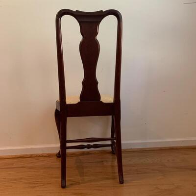 Queen Anne Style Splat Back Chair w/ Framed Biltmore Print & Natural Decor (LR-HS)