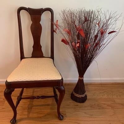 Queen Anne Style Splat Back Chair w/ Framed Biltmore Print & Natural Decor (LR-HS)